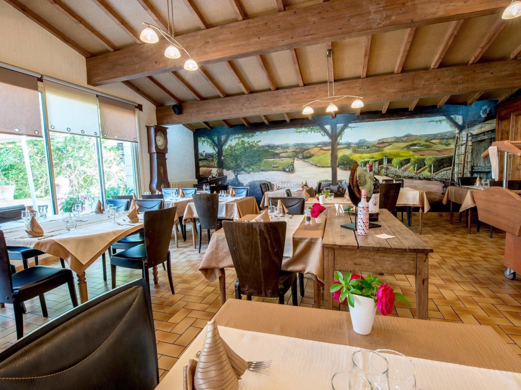 Logis Hotels - Hotel Et Restaurant Les Voyageurs Tournon-d'Agenais Экстерьер фото