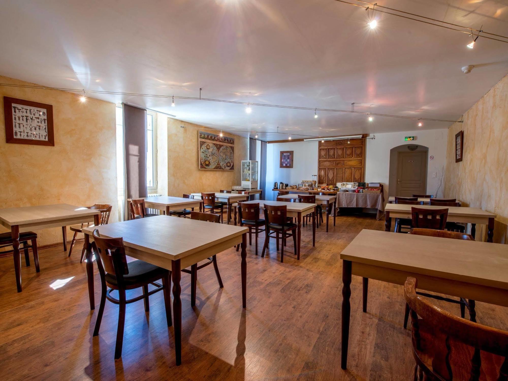 Logis Hotels - Hotel Et Restaurant Les Voyageurs Tournon-d'Agenais Экстерьер фото