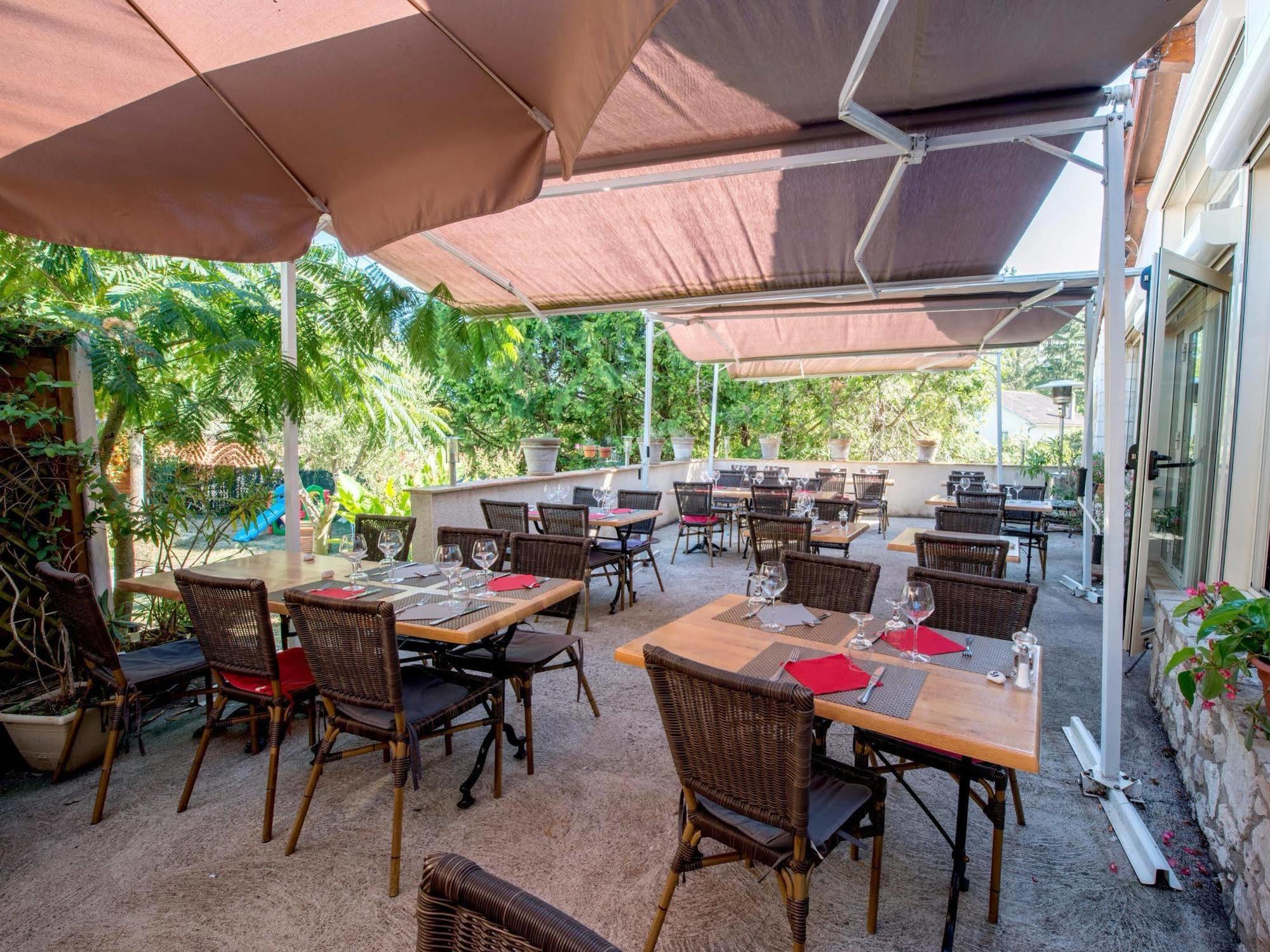Logis Hotels - Hotel Et Restaurant Les Voyageurs Tournon-d'Agenais Экстерьер фото